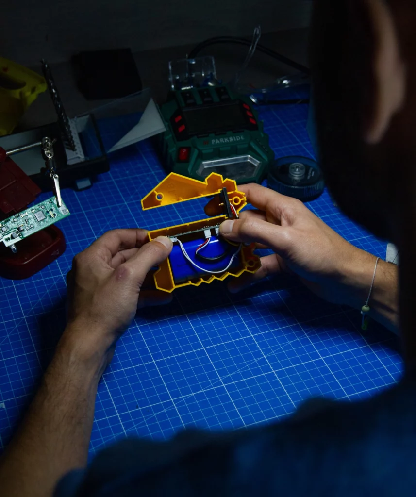 Apisolis device shown in a detailed product montage